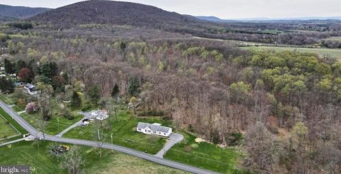 60 Cold Springs Rd, Carlisle PA 17015-9113 exterior