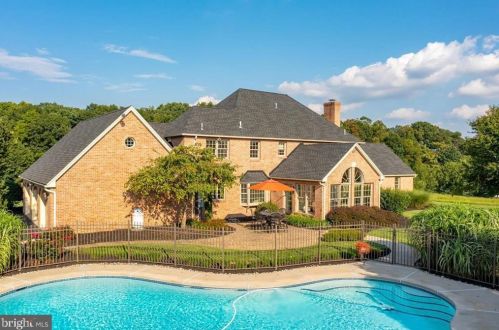 4312 Wyndemere Cir, Schnecksville PA  18078-3529 exterior