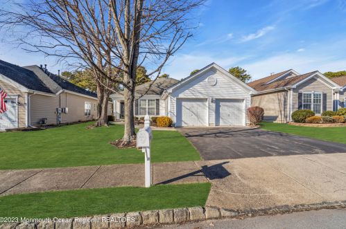 19 Quicksilver Ct, Lakewood, NJ 08701-7534