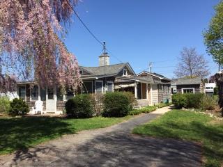 25 Bishop St, Waterford, CT 06385-2505