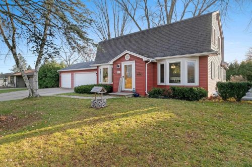 1571 View Ln, Green Bay, WI 54313-5344