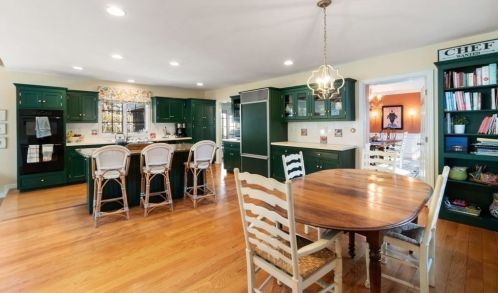 22 Main St, Dover MA  02030-2026 exterior