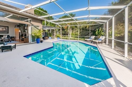 4811 Cross Pointe Dr, Oldsmar FL 34677-5202 exterior