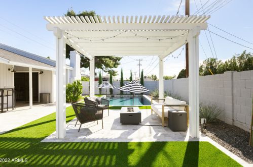 5744 12 St, Phoenix AZ 85086-7351 exterior