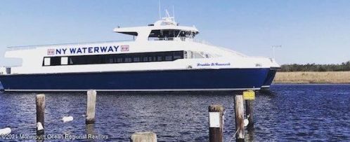 33 Pelican Rd, Middletown NJ  07748-3237 exterior