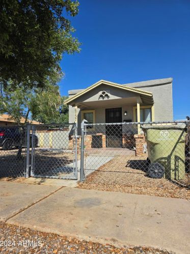 6733 54th Ave, Glendale, AZ 85301-3319