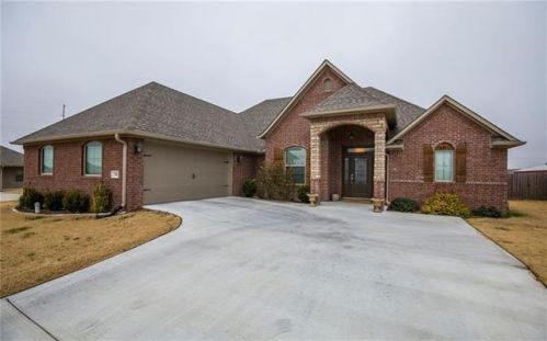 708 Barn Valley Rd, Bentonville, AR 72712-9622