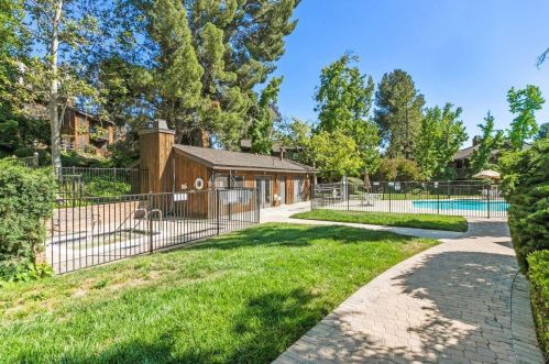 2157 Arnold Way, Alpine CA  91901-2162 exterior