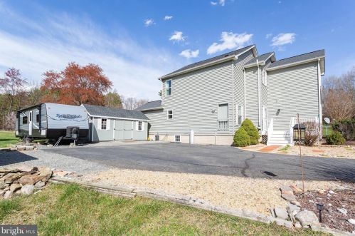 37400 Whitacre Ln, Purcellville, VA 20132-4040