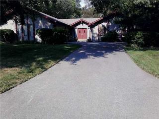 6102 Chanticleer Dr, Maumee, OH 43537-1394