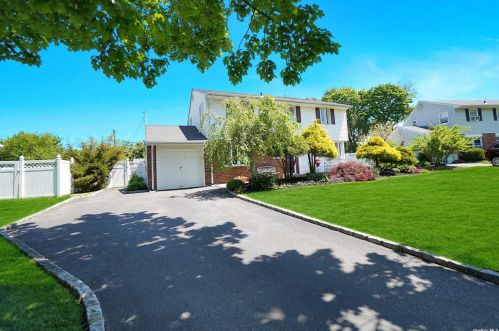 3 Cliftwood Pl, San Remo, NY 11754-4010