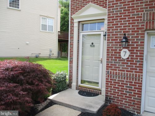 7 Sycamore Ln, Bear, DE 19701-6382
