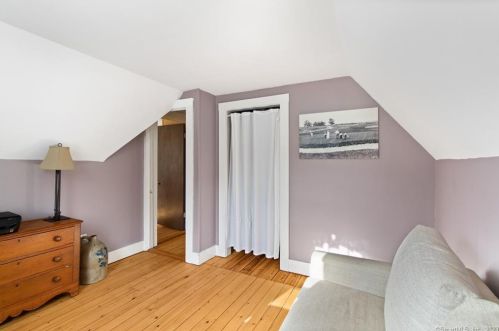 3 Riverside Pl, Gales Ferry CT  06335-1442 exterior