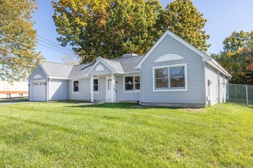 6 Elvree St, Manchester, CT 06042-8238