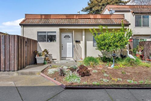 1832 Primavera Ct, Santa Rosa, CA 95409-3438