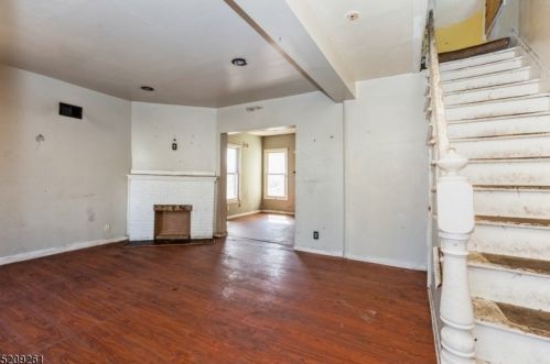 39 Elmwood Ave, Irvington NJ  07111-1955 exterior