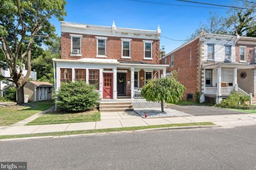 6 Center St, Collingswood, NJ 08108-1608