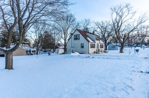 3153 Lockwood Blvd, Lake Geneva, WI 53147-4525