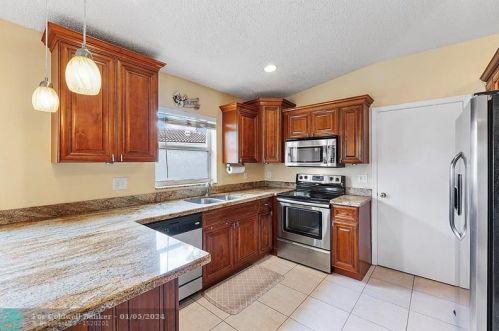 11901 20th St, Hollywood FL  33025-5616 exterior