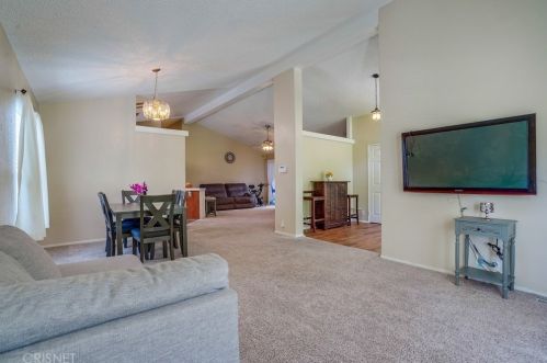28101 Vista View Dr, Santa Clarita CA  91351-5710 exterior