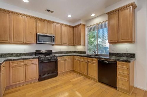9816 Waterfowl Dr, Elk Grove, CA 95757-8129