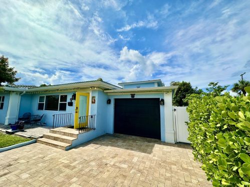 634 Evergreen Dr, West Palm Beach FL  33403-3208 exterior