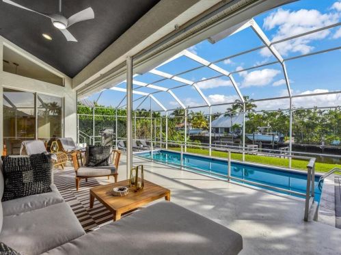 1500 Curlew Ave, Naples, FL 34102-3405