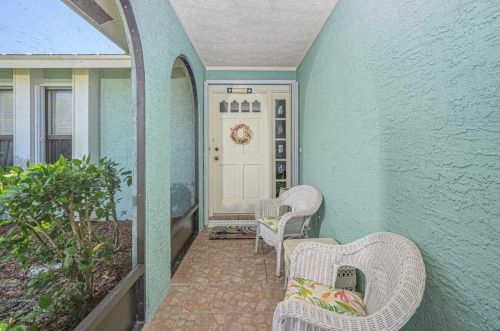 1625 Berkshire Blvd, Fort Pierce FL  34952-7110 exterior