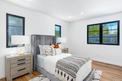 1712 Tradewinds Ln, Newport Beach CA  92660-4312 exterior