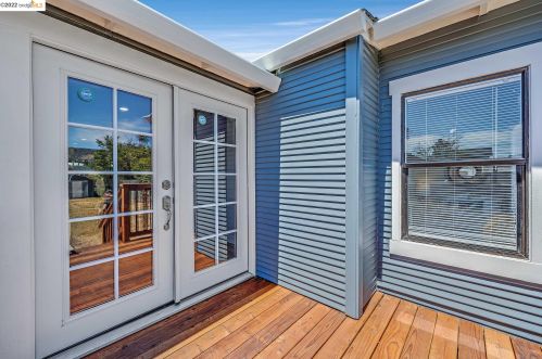 7144 Holly St, Oakland CA  94621-2345 exterior