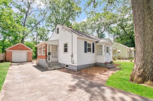 56 Devon Dr, Manchester, CT 06040-3810