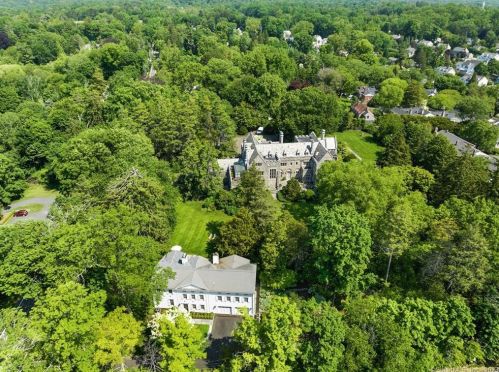 681 Weed St, New Canaan CT  06840-4014 exterior