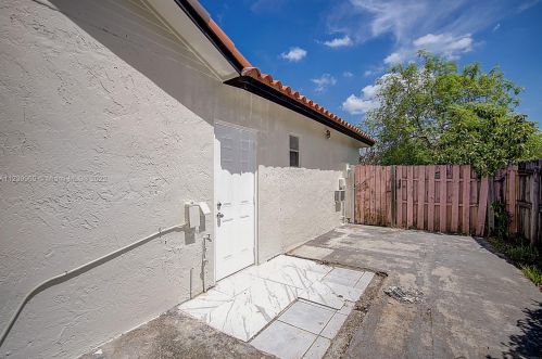 5730 199 St, Hialeah FL  33015-4933 exterior