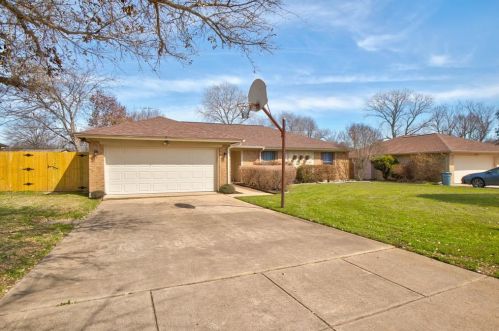 1809 High Ridge Rd, Fort Worth, TX 76126-2909
