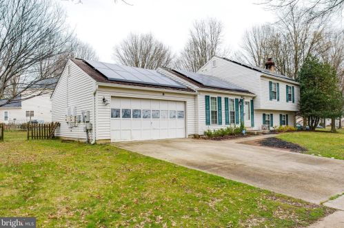 15949 Alameda Dr, Bowie, MD 20716-1337