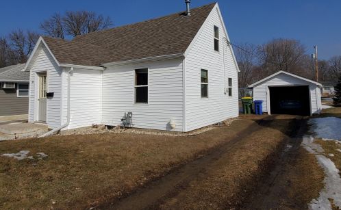 731 7th Ave, Pipestone, MN 56164-1327