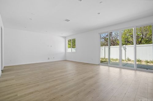 17316 Lemay St, Van Nuys CA 91406-5400 exterior