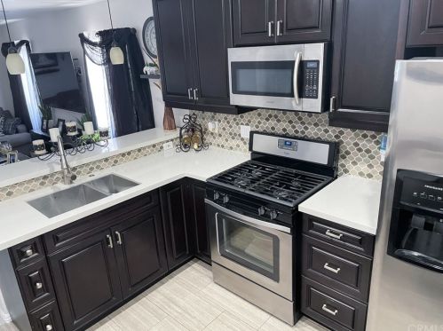 8208 Olanda St, Paramount CA 90723-2723 exterior