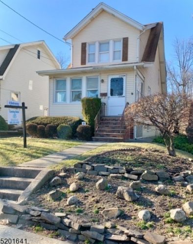 40 Grove Ave, Verona, NJ 07044-1611