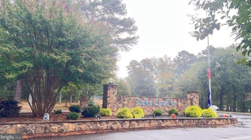 302 Land Or Dr, Ruther Glen VA  22546-1241 exterior