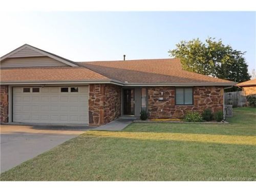 6713 Abbey Rd, Bartlesville, OK 74006-9004