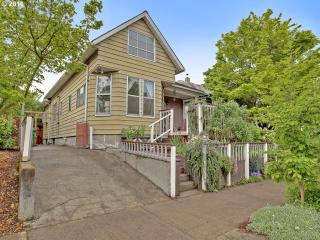 3514 Taylor St, Portland, OR 97214-4341