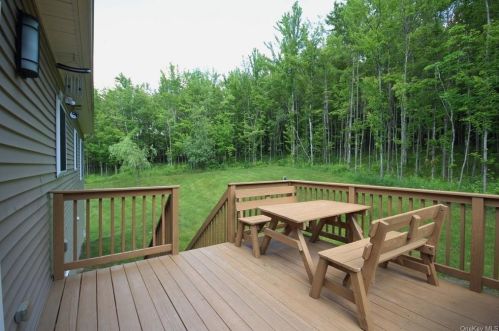 4 Crossing Ct, Camp Bell Hall, NY 10916-3121