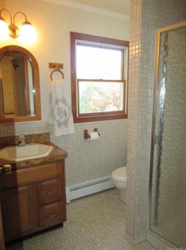 101 Shale Dr, Middletown NY  10940-7121 exterior