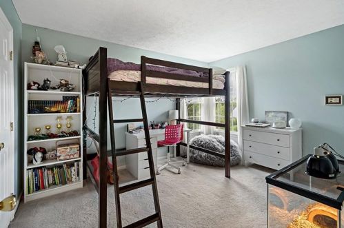1049 Lakemont Dr, Bridgeville PA  15017-1264 exterior