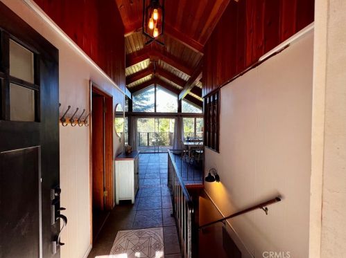 628 Rose Ln, Twin Peaks, CA