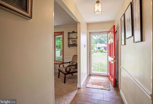 18 Del Rio Dr, Yardley, PA 19067-2810