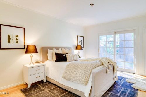 4837 Crown Ave, La Canada CA  91011-3619 exterior