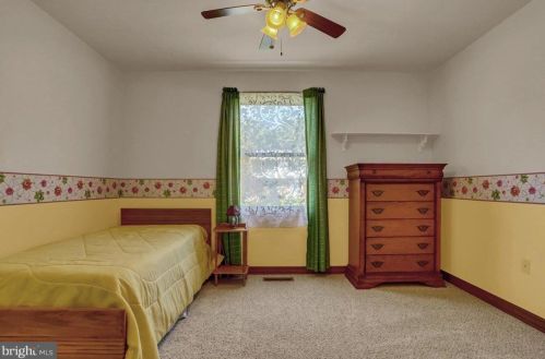 5805 Hillsborough Ct, Harrisburg PA  17111-4736 exterior