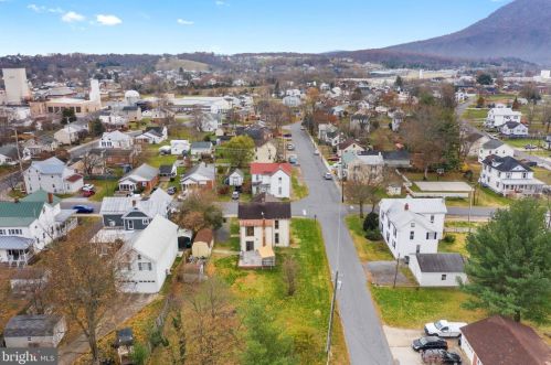 284 Massanutten St, Strasburg VA  22657-2301 exterior